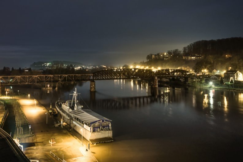 Galerie Nachtaufnahmen: Nächtlicher Blick auf die Weser in Hameln