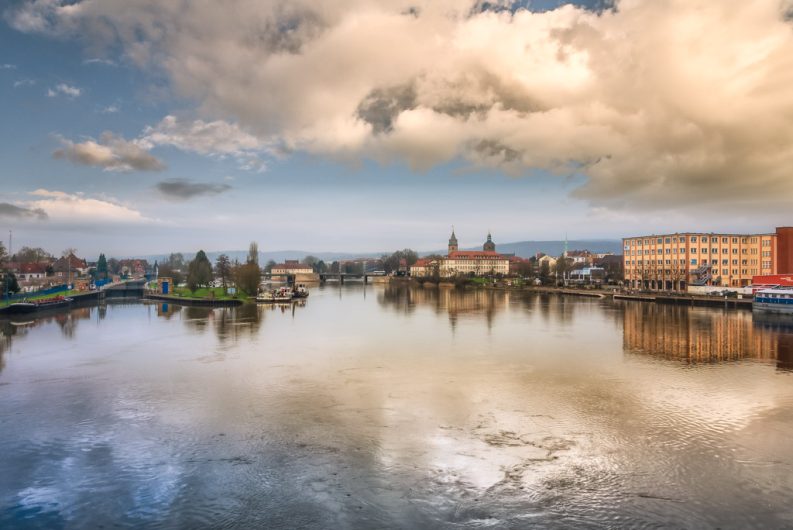 Weserpanorama in Hameln zwischen Melounge und Schleuse