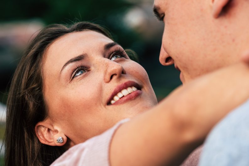 Bildstrecke Modelfotografie: Gesicht eines Models bei einem Paar-Shooting
