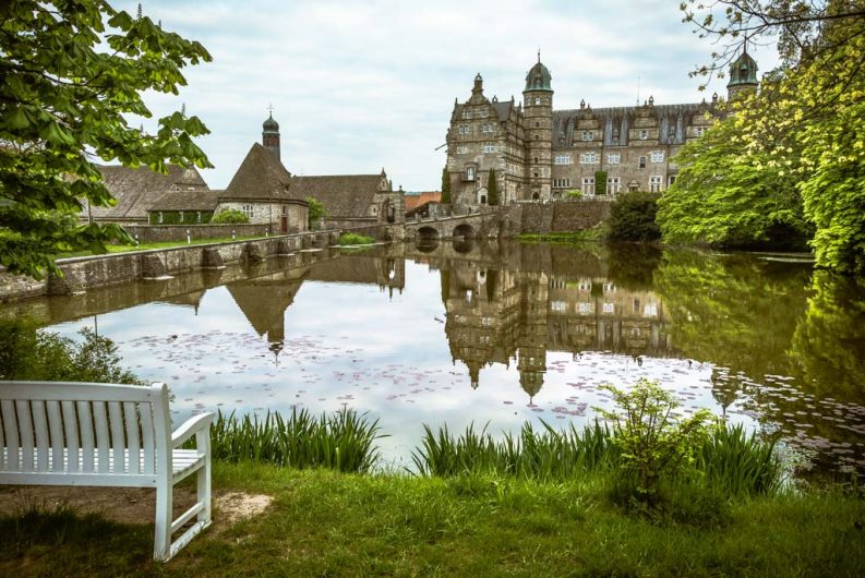 Galerie Landschaften: Abendstimmung im Sommer am Schloß Hämelschenburg