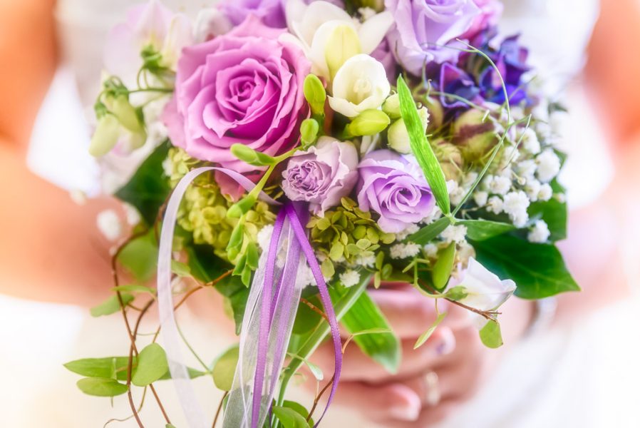 Bildstrecke Hochzeitsfotograf: Detailaufnahme: Die Braut mit Brautstrauß