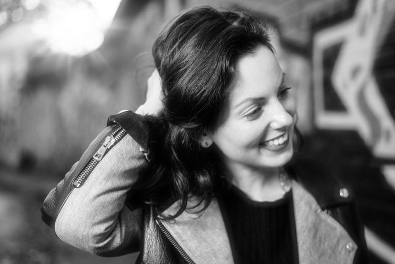 Galerie Portrait: Weibliches Model in Schwarz-weiss