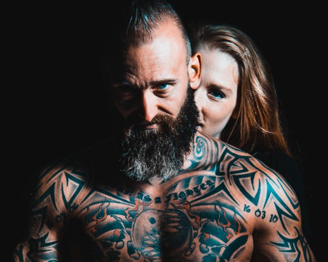 Models bei einem Paarshooting