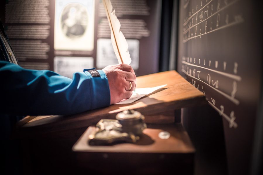 Schreibpult im Museum, Dokumentationen